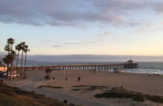 Studio 2 blocks to Beach w/ Parking - Close to LAX