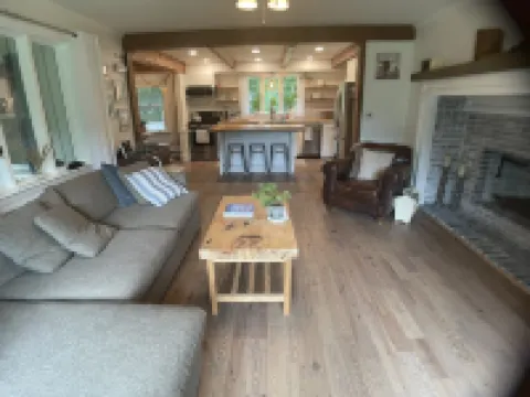 Renovated Ranch 5 Bed 2 Bth, Open concept. Close to beaches, airport & Portland