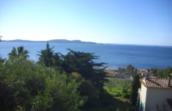 GROUND FLOOR OF VILLA facing the tip of Giens