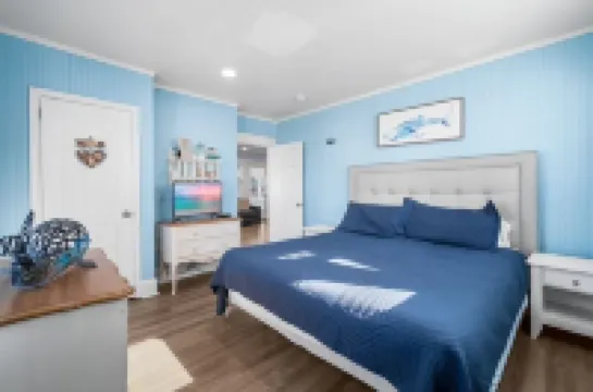 HEATED IN-GROUND POOL, 7 LARGE BEDROOMS, WALK TO BEACH, 5 MILES TO AC