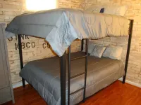NEW LISTING Lake view cabin, close to Captain Ron's Resort, Lake of the Ozarks