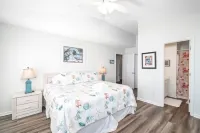 Oceanfront stunner in Emerald Isle - 2-stjärniga