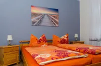 In the house Hundt you can feel "fiddle Hotels in Ostritz