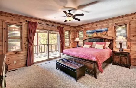Stallion Ridge Retreat - Incredible Mountain View, Hot Tub, Romantic, Paved Road