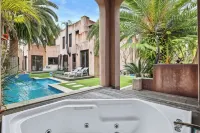 LUXE THIRROUL RESORT HOME, POOL, SPA, HOME THEATER ROOM SLEEPS 12 Hotels in Thirroul