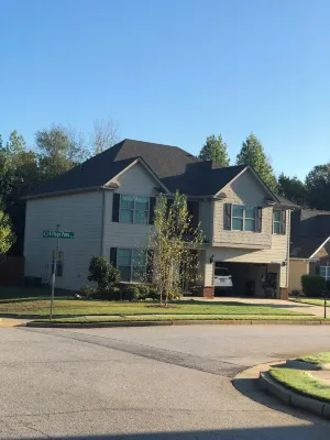 Spacious Newnan Retreat - Minutes from Hospital & Celebrations!