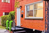 Central 5BD Getaway - Spacious Home w/ BBQ Hotels in South Side