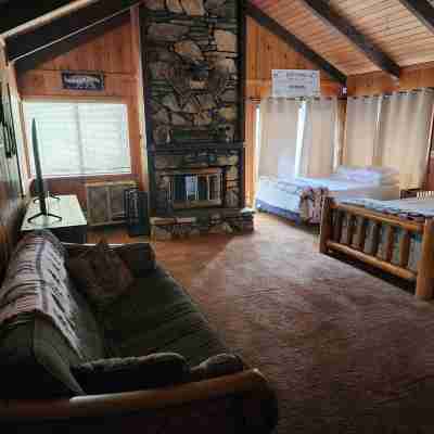 Relax and Unwind at Beautiful Bass Lake Rooms