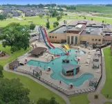 Updated & beautiful family-friendly, getaway at Bridges Bay!