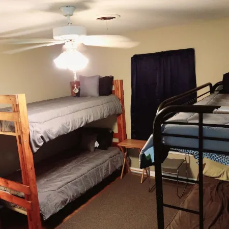 The Franklin Ranch Hunter's Cabin - 35 Minutes from Texas A&M football!