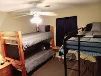 The Franklin Ranch Hunter's Cabin - 35 Minutes from Texas A&M football!
