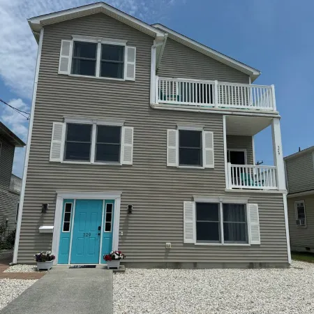 Beach Block & Fully Stocked! Steps to Sand, 3 Parking Spots, Great for Families!