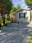 Private, cozy home - Handicapped Accessible no by- with great views