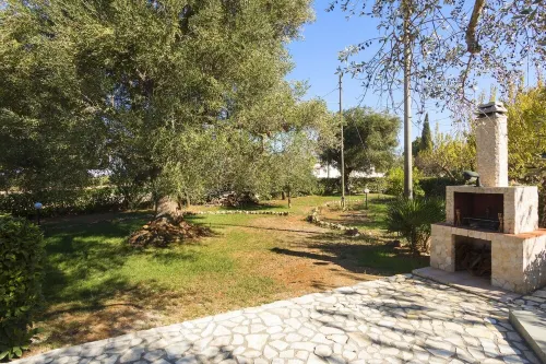 Spacious country house with pool, barbecue, family friendly!