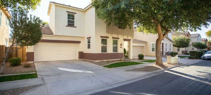 Cozy and Cute 2 story home in Gilbert 3 bedrooms 2.5 baths 2 car garage Hoteles en Gilbert