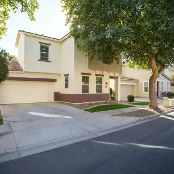 Cozy and Cute 2 story home in Gilbert 3 bedrooms 2.5 baths 2 car garage