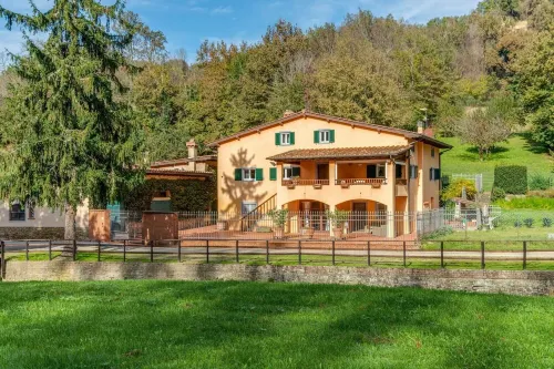 Villa with air conditioning, heated pool, sauna, garden, in the Chianti area Hoteles en Reggello