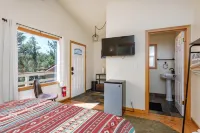 🛶 Cozy Creek Cabin near Yosemite & Bass Lake