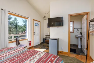 🛶 Cozy Creek Cabin near Yosemite & Bass Lake