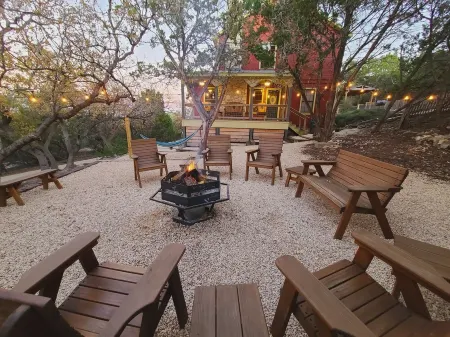 "Top 11 coolest cabins in Texas" tripstodiscover.com