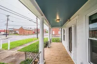 Charming 2-bedroom house newly updated in tranquil Franklin, walk to the square