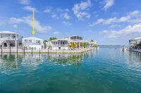 WATERFRONT HOME 35' SEAWALL & DOCK 2 Bedroom 2 Bath Vacation Rental