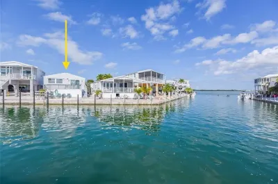 WATERFRONT HOME 35' SEAWALL & DOCK 2 Bedroom 2 Bath Vacation Rental Hotel in zona Capt. Pete's Coconut Garden