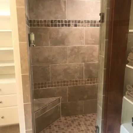 Single Story Chic', One mile from Downtown,  with Tesla 220v Outlet in Garage