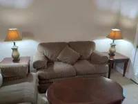 Classic Comfortable Condo, 3/2, Wifi, Pool, Location, OWA, Sports-plex, Shopping