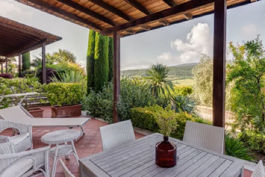 Wonderful apartment in a Tuscan farmhouse with swimming pool and panoramic terrace