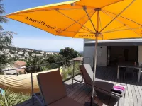 house wtih swimming pool and large garden. Sea view