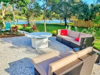 Captain Cove’s Cottage - Oasis by the Marina Hotels in Port Salerno