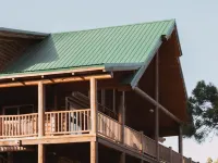 THE ZION CABIN—Log Cabin Just Outside Zion National Park Hotels in Kane County