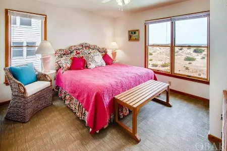 Oceanfront Pet-Friendly House with Private Pool in Salvo