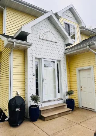 3 bed/3.5 bath Fish Creek condo: walking distance to beach/parks