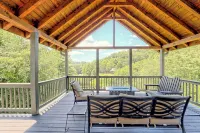 Hilltop Cottage with Hot Tub in Sky Valley, Ga