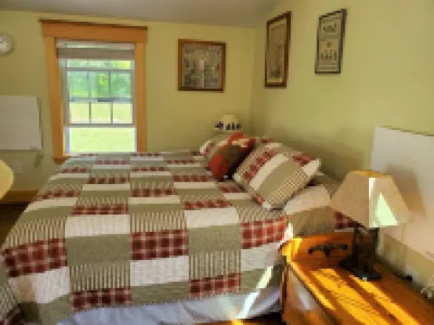 Pinetree Suite- Located on the Lake, Surrounded by Pine Trees...Perfect