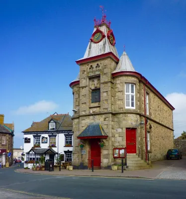 One bedroom 1st floor apartment with balcony and close to the beach and town Hotels in Marazion