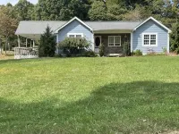 Compass Rose: Orient yourself! 3 bedroom peaceful retreat on the lake