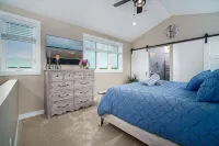 WATERFRONT Home-Amazing sunsets, extra amenities, kayaks, canoe, paddle board~ - 4-Star