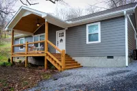 Close to Downtown Waynesville with Hot Tub/Peloton/Fire Pit/WiFi