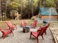 Eagles Nest A-frame: Riverfront Cabin: Add-on Treehouse Bedroom, Pet Friendly! Hotels in Koehler Township