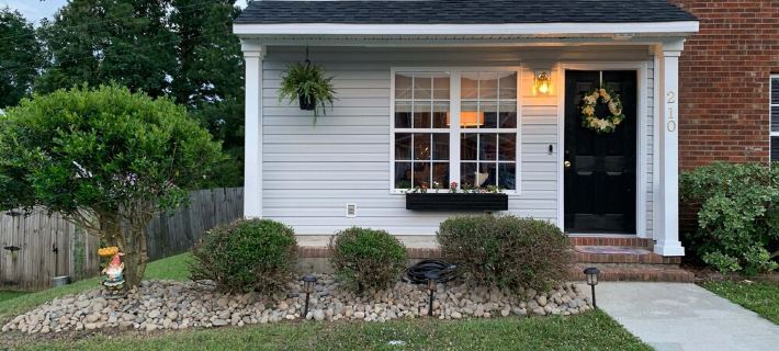 Tranquil Mid-Century on Meadow:  Joyfully and passionately created to enjoy. Hotels in Onslow County
