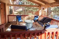 Stunning 3/3 just a block from the slopes! Hotels in 