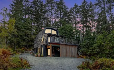 Beautiful Girdwood Cabin with Sauna & Steam Shower