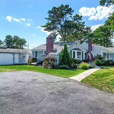 Quiet, Clean West Dennis Home - Walk to Beach