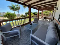 Villa with private pool, 800 m² plot, mountain and sea views