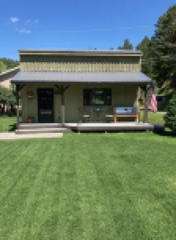 Half mile to Deadwood Main Street, trolley & trail close by, quiet neighborhood