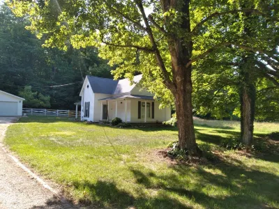 House sleeps 6. Just 5 minutes Patoka Lake boat ramp. Anglers Welcome!