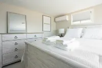 Charming Waterfront Cottage in Bristol, RI Hotels near Roger Williams University